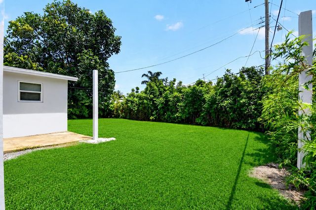 1446 W Perry Street, Lantana, FL 33462