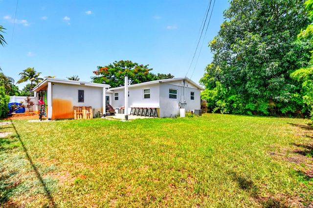 1446 W Perry Street, Lantana, FL 33462