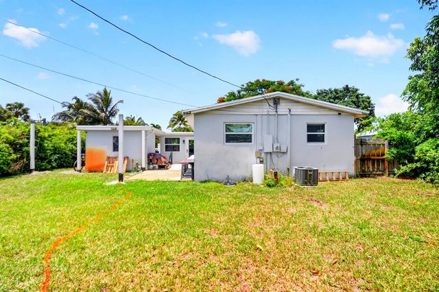 1446 W Perry Street, Lantana, FL 33462