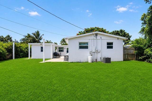 1446 W Perry Street, Lantana, FL 33462