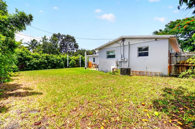 1446 W Perry Street, Lantana, FL 33462