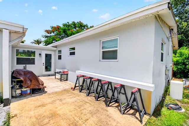 1446 W Perry Street, Lantana, FL 33462