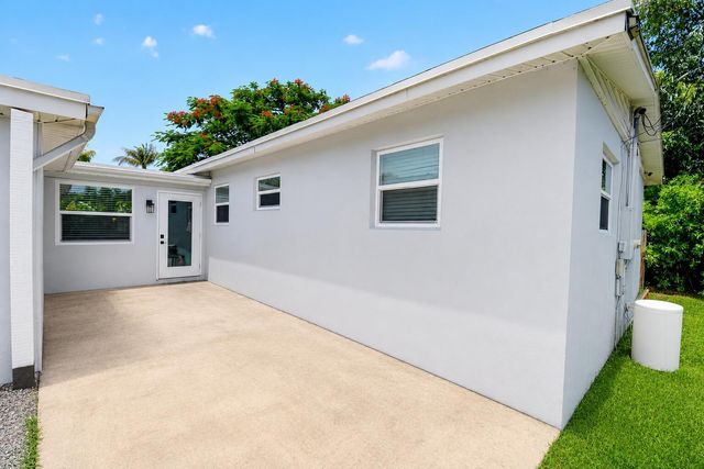 1446 W Perry Street, Lantana, FL 33462