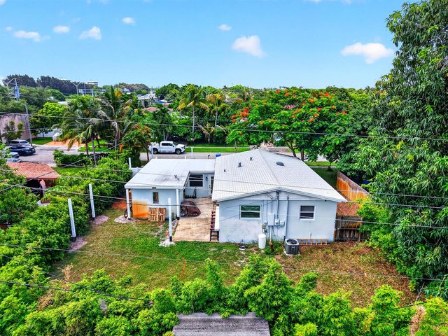 1446 W Perry Street, Lantana, FL 33462