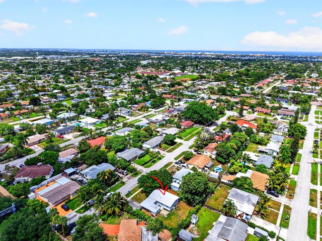 1446 W Perry Street, Lantana, FL 33462