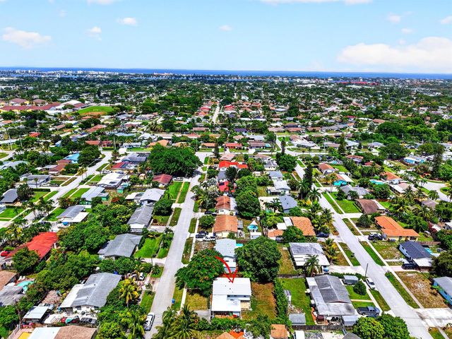 1446 W Perry Street, Lantana, FL 33462