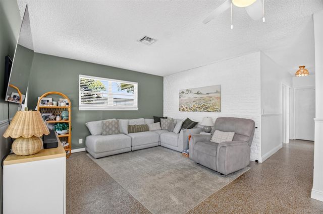 1446 W Perry Street, Lantana, FL 33462