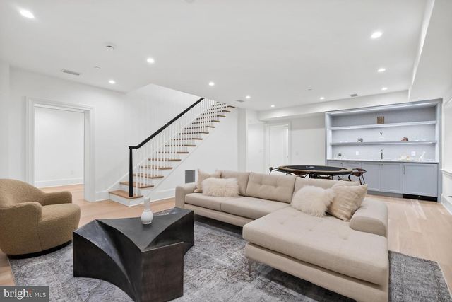 4905 VAN NESS ST NW, Washington, DC 20016