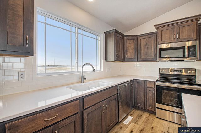 5405 N 182 Street, Elkhorn, NE 68022