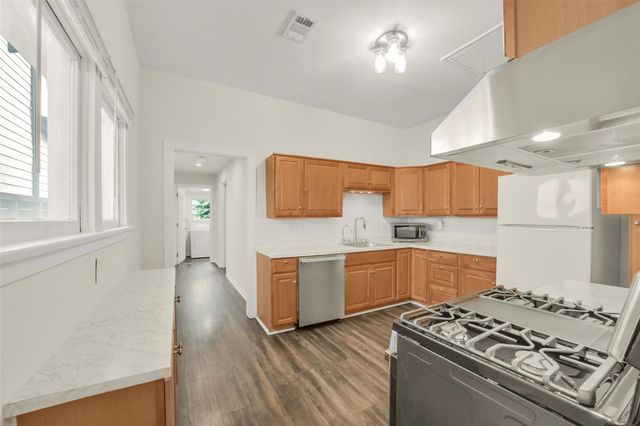 1120 Willard Street, Houston, TX 77006