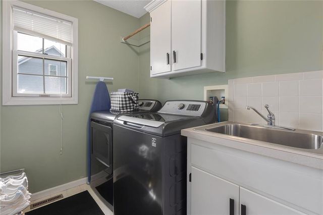 605 W Kirkpatrick Street, Odessa, MO 64076