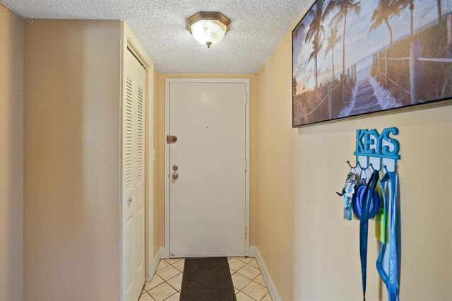 4174 Inverrary Drive 701, Lauderhill, FL 33319