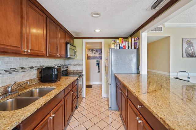 4174 Inverrary Drive 701, Lauderhill, FL 33319