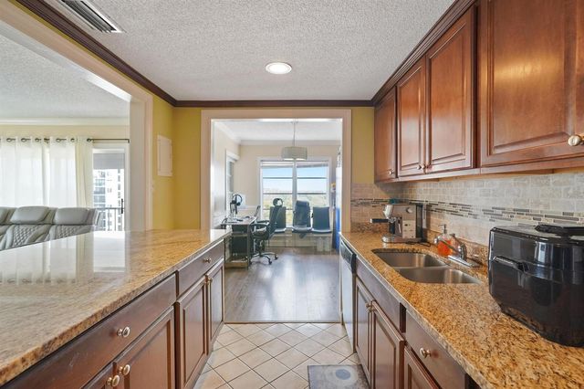 4174 Inverrary Drive 701, Lauderhill, FL 33319
