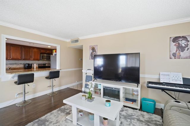 4174 Inverrary Drive 701, Lauderhill, FL 33319