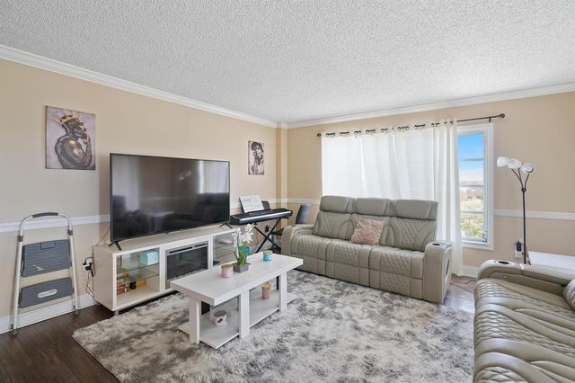 4174 Inverrary Drive 701, Lauderhill, FL 33319
