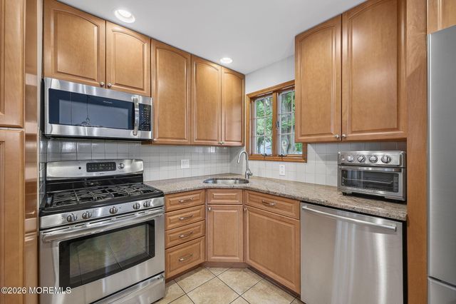 6 Mercury Street, Middletown, NJ 07748