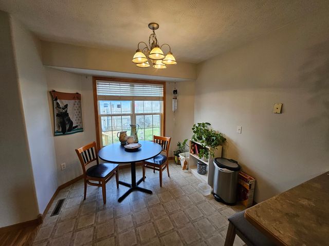 102 Kingsley Drive, Monett, MO 65708