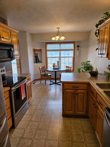 102 Kingsley Drive, Monett, MO 65708