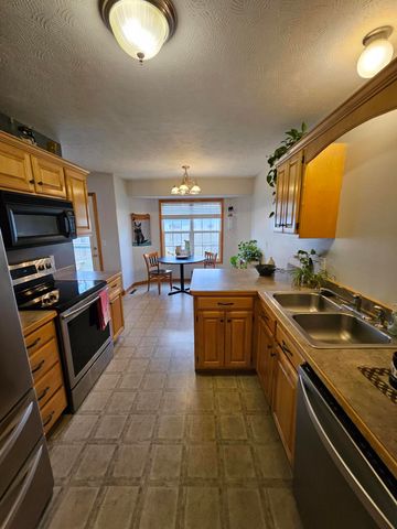 102 Kingsley Drive, Monett, MO 65708