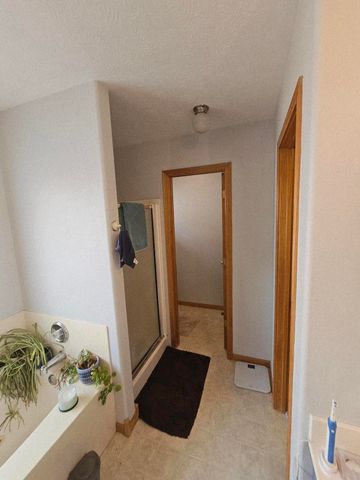 102 Kingsley Drive, Monett, MO 65708