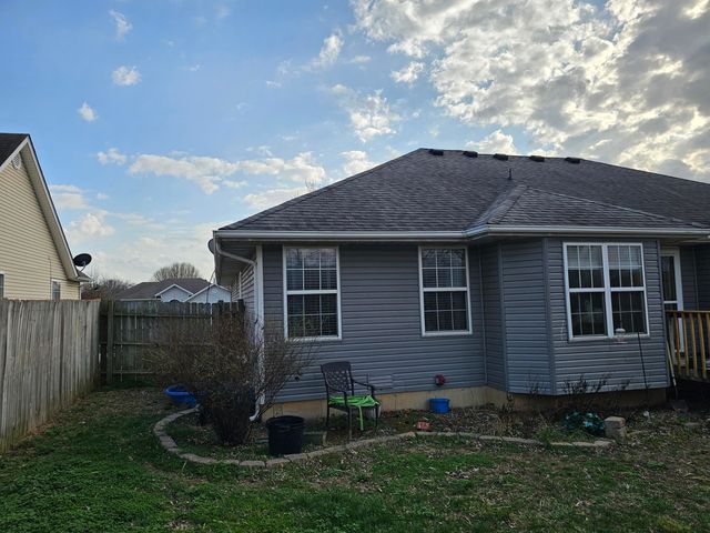 102 Kingsley Drive, Monett, MO 65708