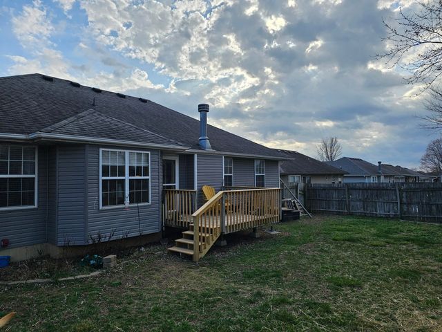 102 Kingsley Drive, Monett, MO 65708