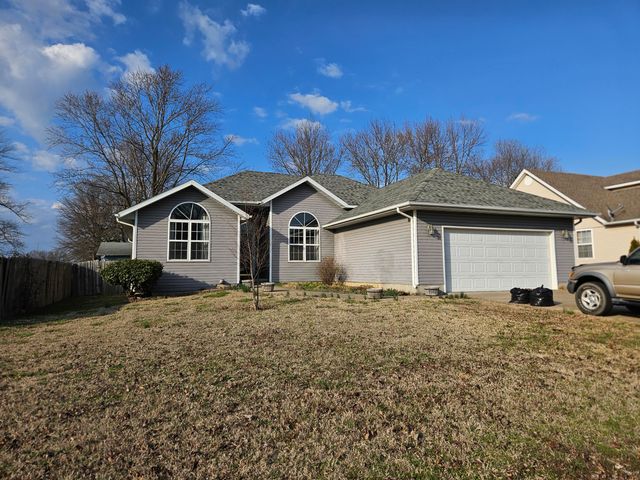102 Kingsley Drive, Monett, MO 65708