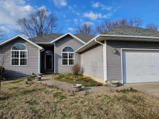 102 Kingsley Drive, Monett, MO 65708