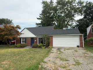 1729 Beverly Street, Sylvan Lake, MI 48320
