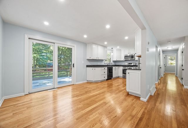 7 Sansome St, Plymouth, MA 02360