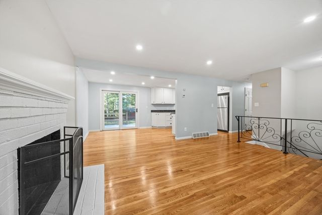 7 Sansome St, Plymouth, MA 02360
