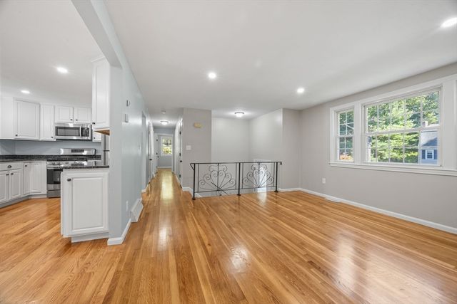 7 Sansome St, Plymouth, MA 02360