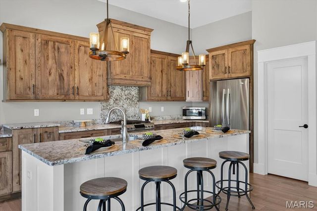 6313 E Park Row, Maryville, IL 62062