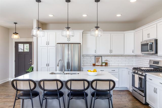 2001 Leopold Drive, Ames, IA 50010