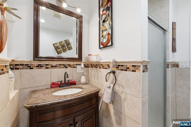 10 Maple Street, Garfield, NJ 07026