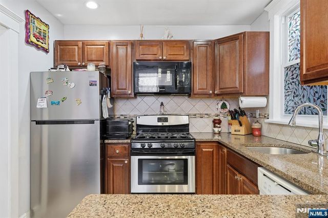 10 Maple Street, Garfield, NJ 07026