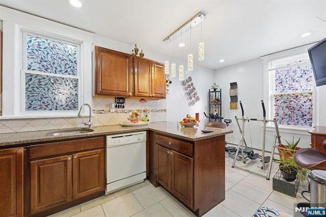 10 Maple Street, Garfield, NJ 07026