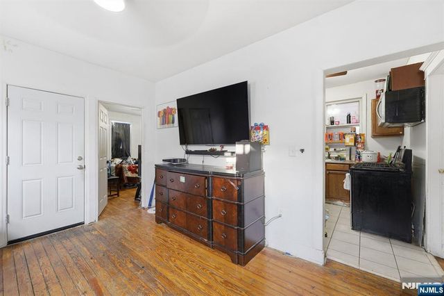 10 Maple Street, Garfield, NJ 07026