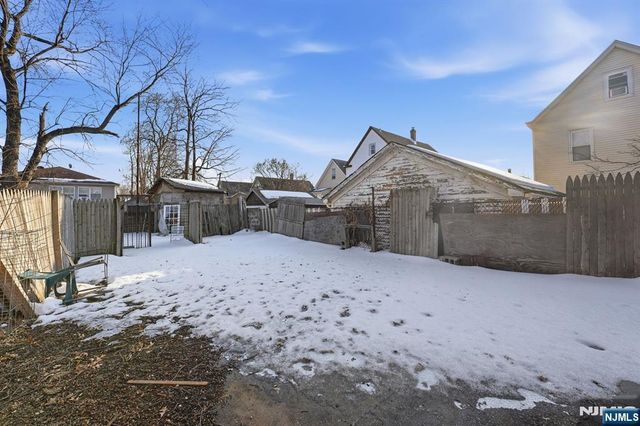 10 Maple Street, Garfield, NJ 07026