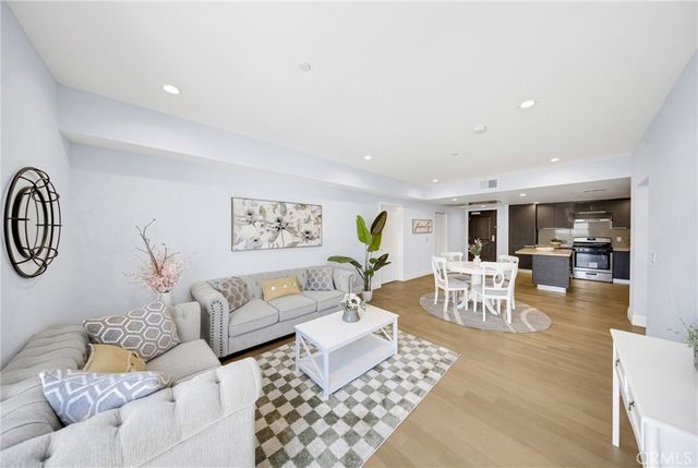 2939 Leeward 403, Los Angeles, CA 90005