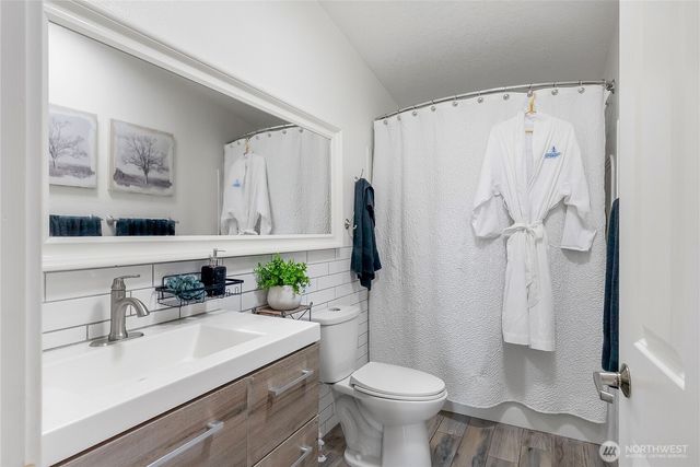 2526 Birch Bay Lynden Road, Custer, WA 98240