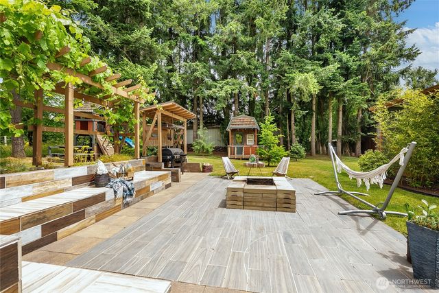 2526 Birch Bay Lynden Road, Custer, WA 98240