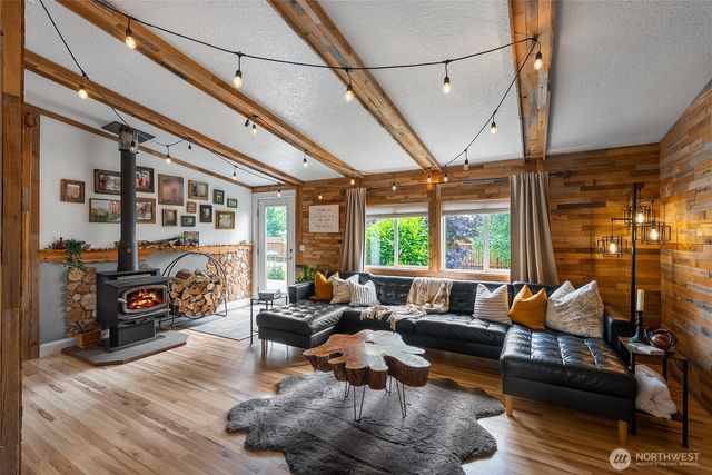 2526 Birch Bay Lynden Road, Custer, WA 98240