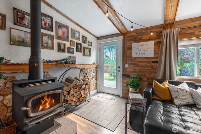 2526 Birch Bay Lynden Road, Custer, WA 98240