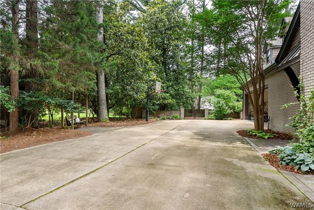 1208 Pinemont N, Tuscaloosa, AL 35406