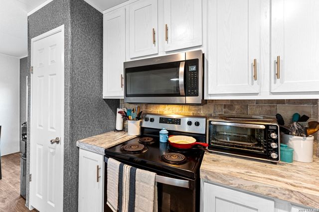 2217 CR 414, Mccoy, TX 78113