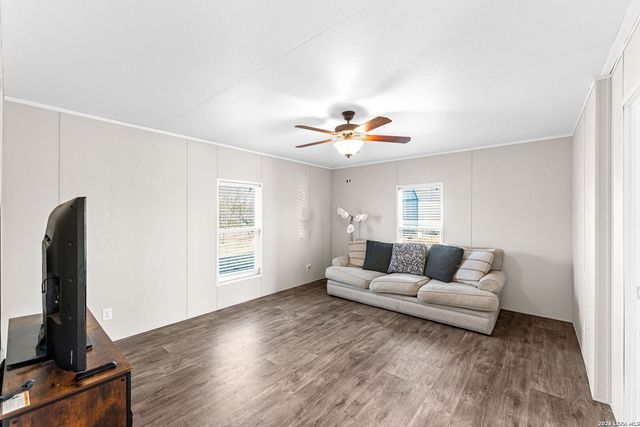 2217 CR 414, Mccoy, TX 78113