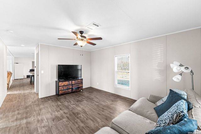 2217 CR 414, Mccoy, TX 78113