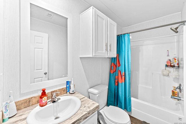 2217 CR 414, Mccoy, TX 78113